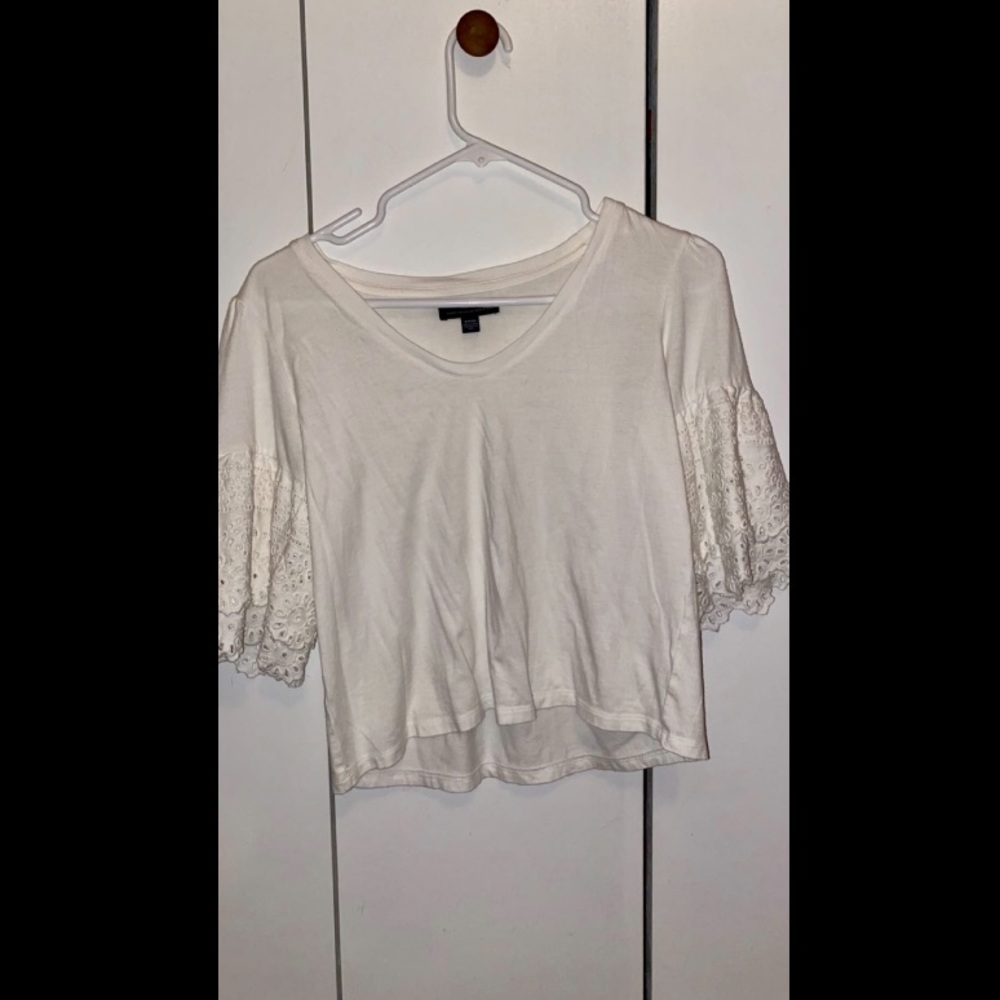 White American Eagle Tee with lace sleeves